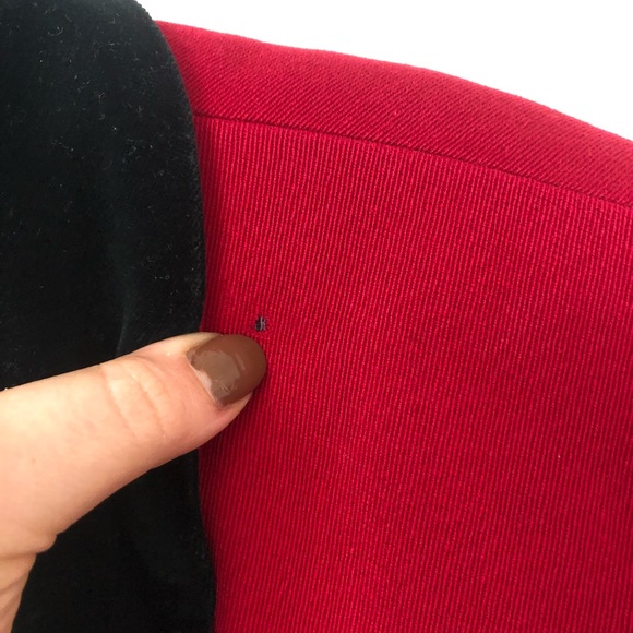 Festive Red Blazer With Contrat Velvet Collar - Picture 5 of 8